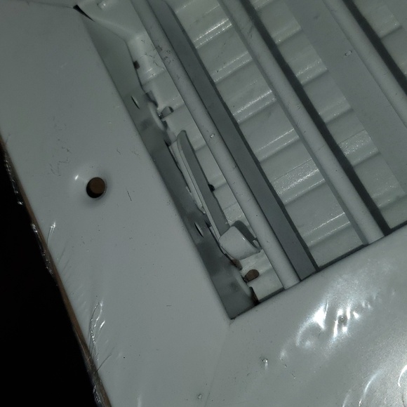 New Reliabilt 10 X 4 White Steel Construction Register w/metal Damper Box - Picture 2 of 5